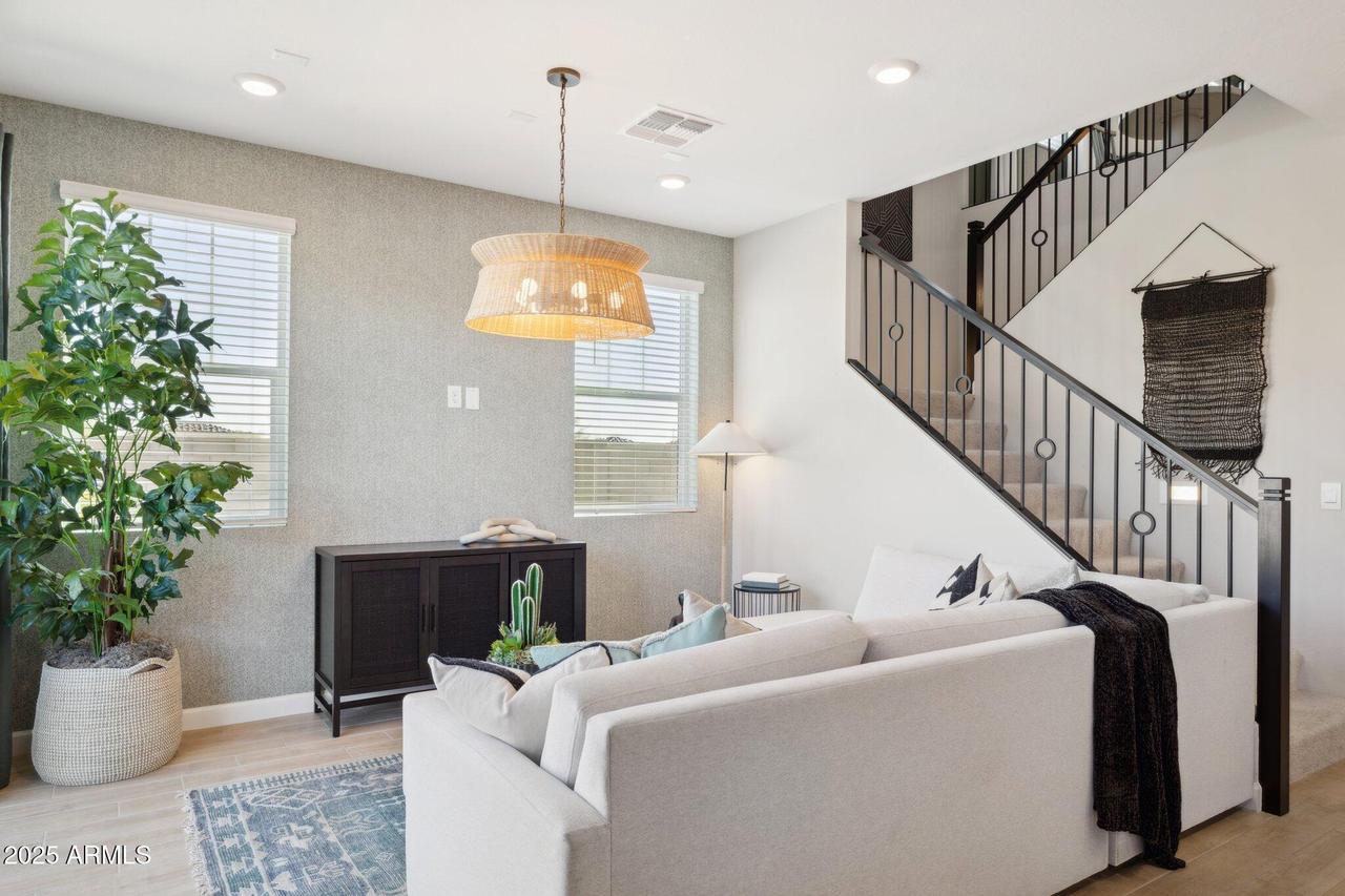 5878 E Zachary Dr., Phoenix, AZ 85054