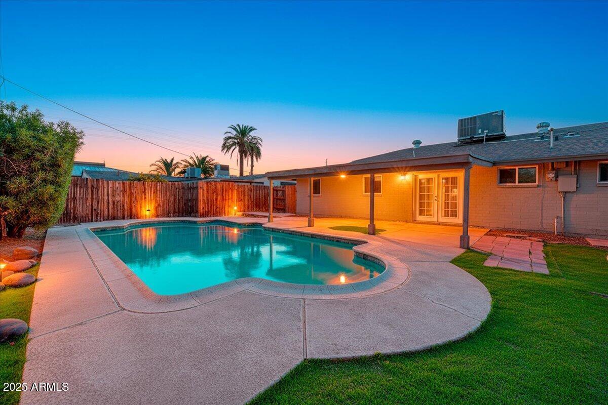 720 E Broadway Ln., Tempe, AZ 85282