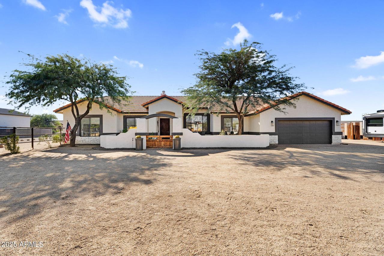 907 E Carlise Rd., Phoenix, AZ 85086