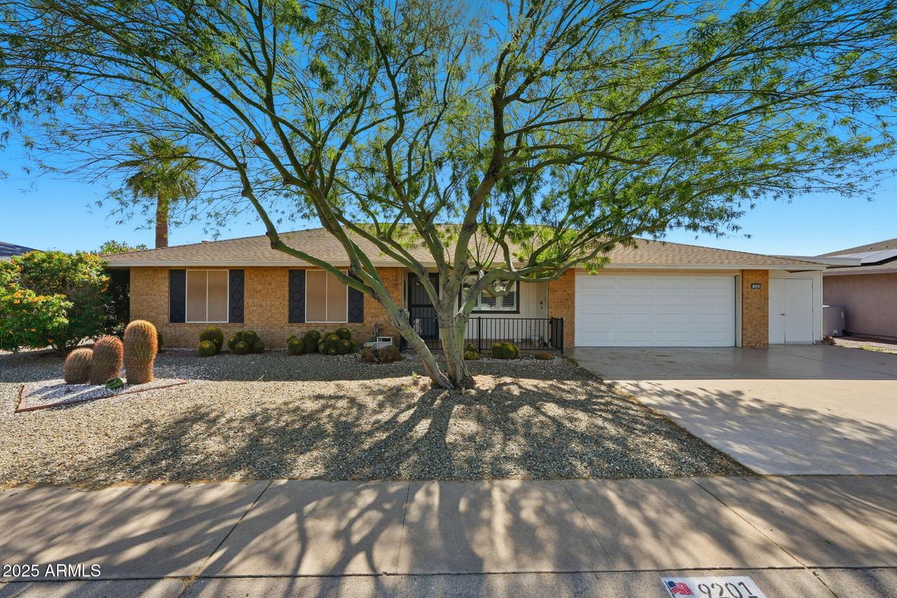 9201 W Long Hills Dr., Sun City, AZ 85351