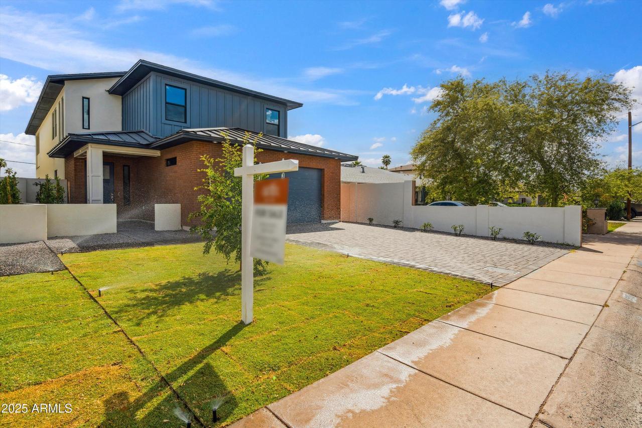 5533 E Earll Dr., Phoenix, AZ 85018