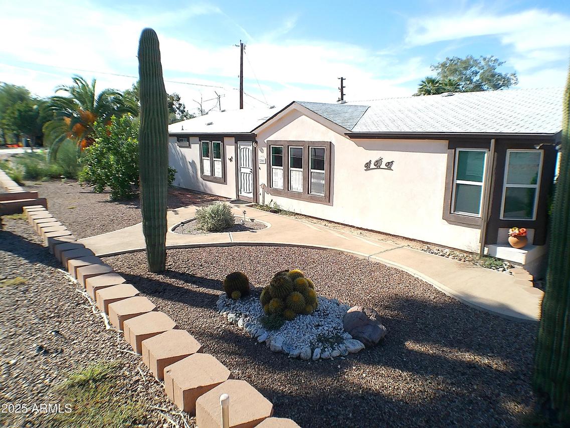 700 E Queen Creek Dr., Queen Valley, AZ 85118