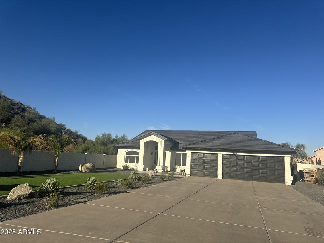 1840 N Rowen Cir., Mesa, AZ 85207