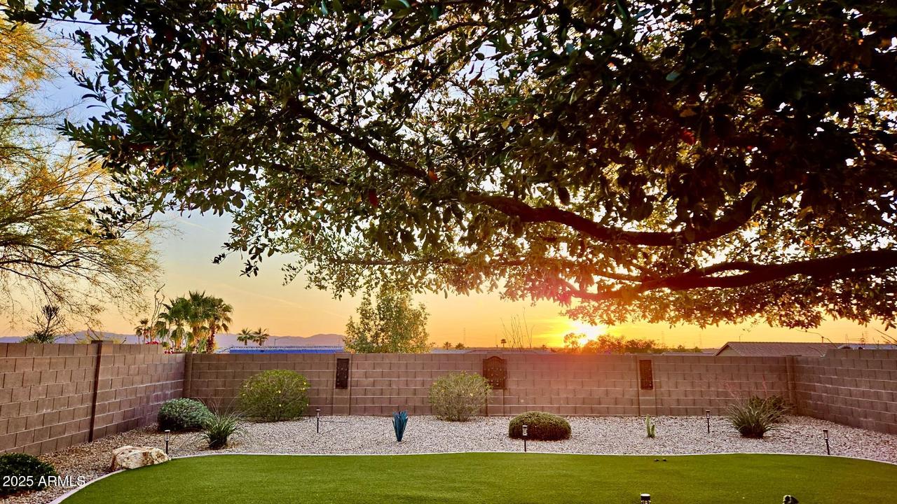 19556 N 107th Dr., Sun City, AZ 85373