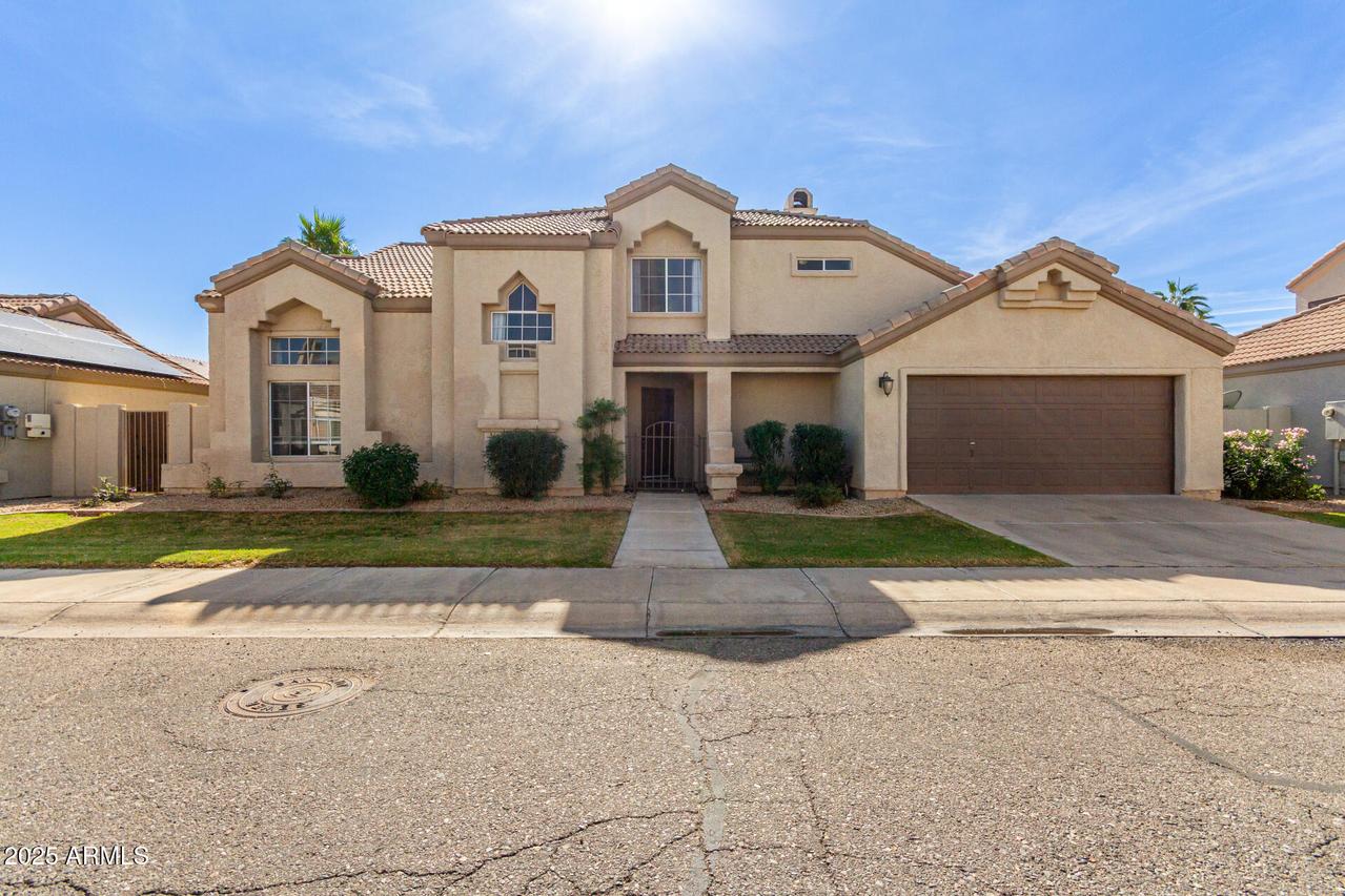 8911 W Caribbean Ln., Peoria, AZ 85381