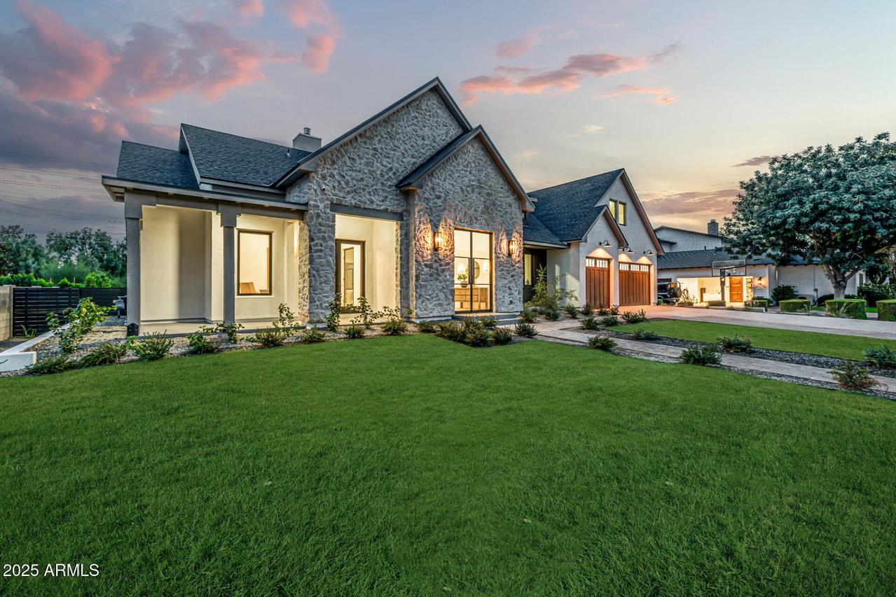 5739 E Calle Del Paisano, Phoenix, AZ 85018