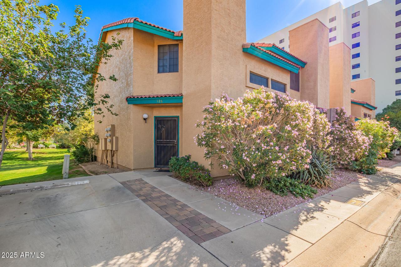 225 W 1st St. #128, Mesa, AZ 85201
