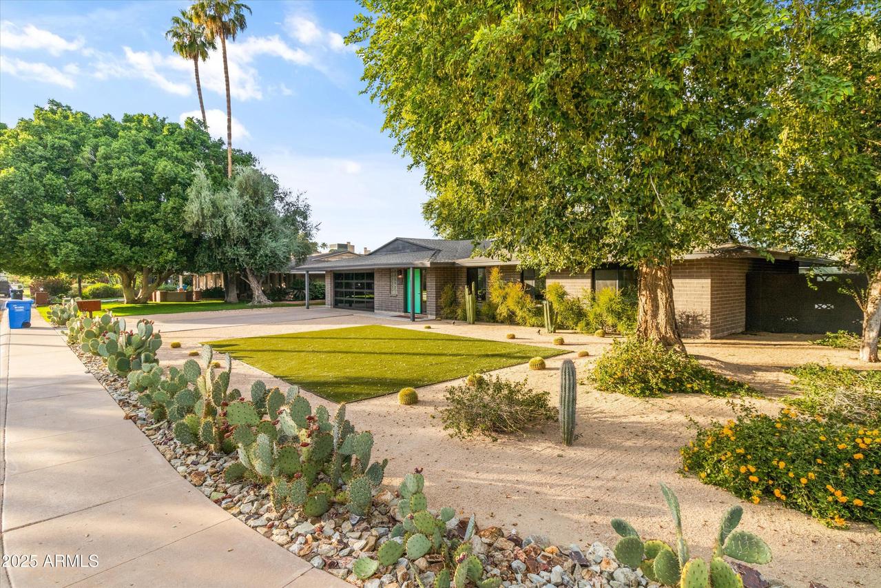 328 E Wagon Wheel Dr., Phoenix, AZ 85020