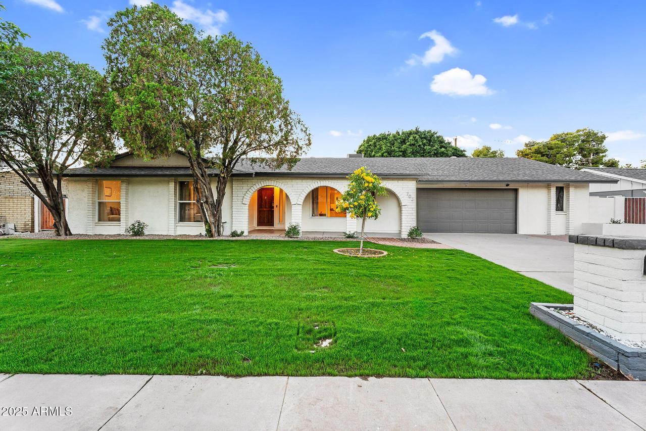 7028 N 12th Way, Phoenix, AZ 85020