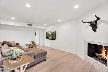 7028 N 12th Way, Phoenix, AZ 85020