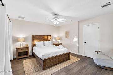 7028 N 12th Way, Phoenix, AZ 85020