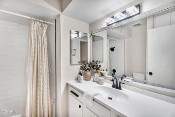 7028 N 12th Way, Phoenix, AZ 85020