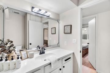 7028 N 12th Way, Phoenix, AZ 85020