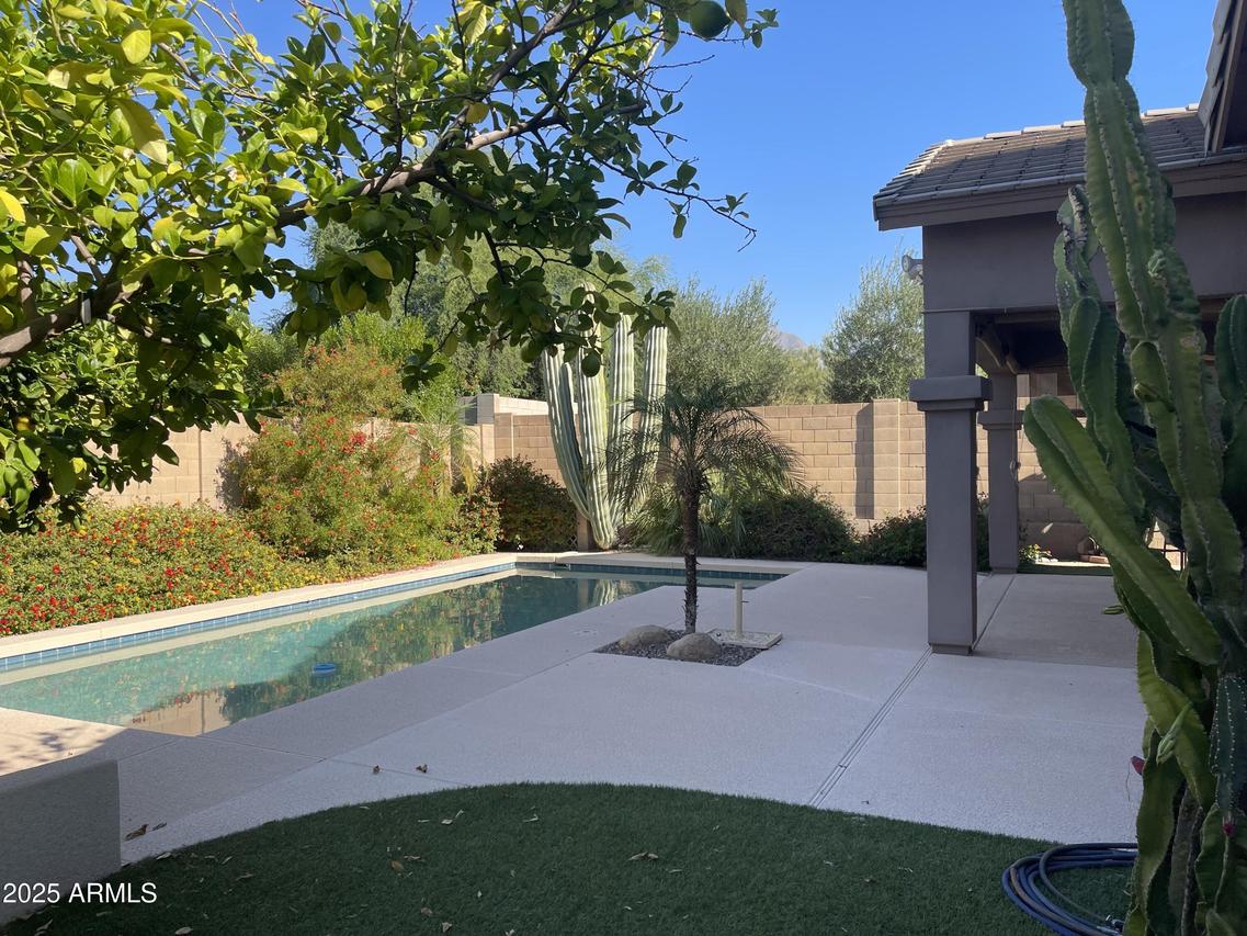 10572 E Tierra Buena Ln., Scottsdale, AZ 85255