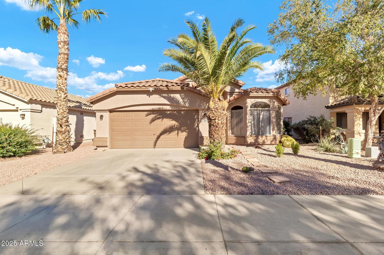756 E Lovegrass Dr., San Tan Valley, AZ 85143