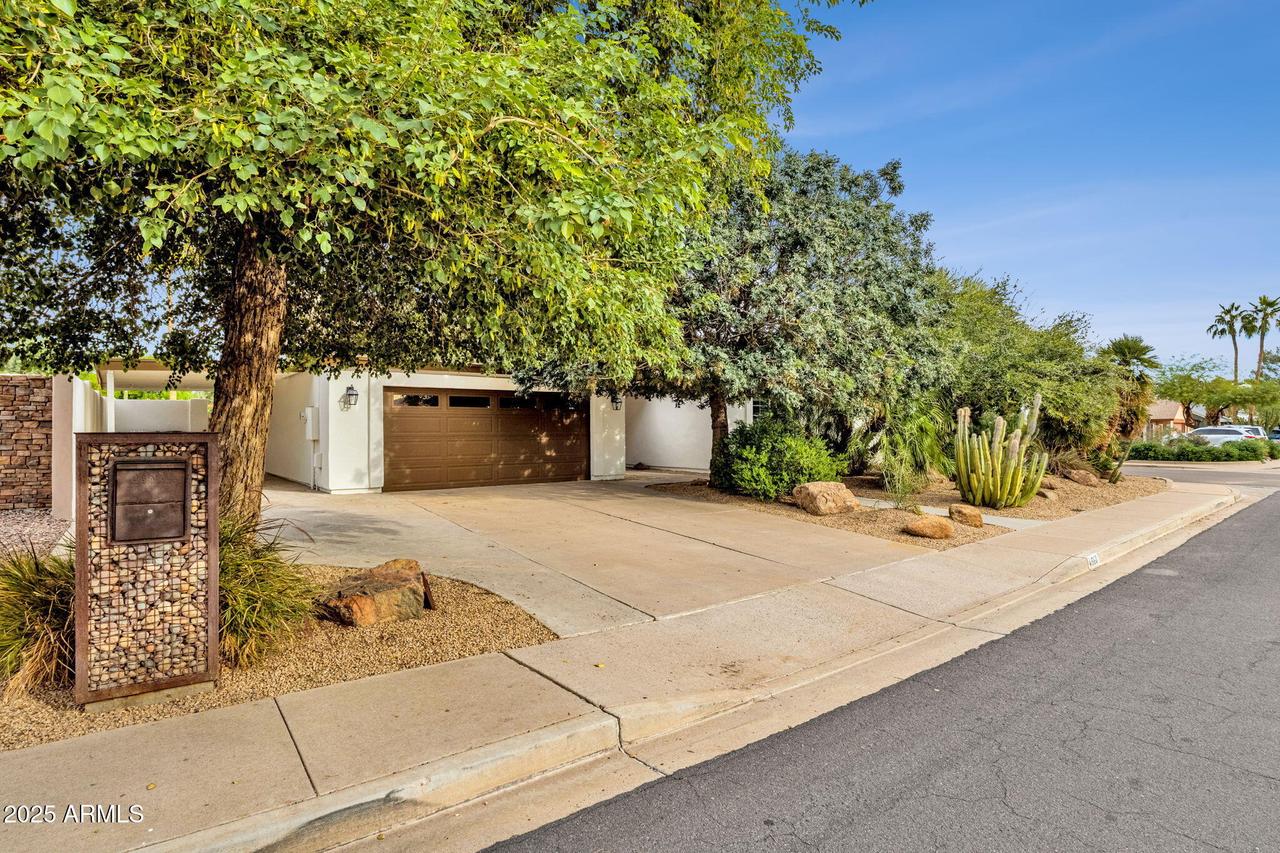 4560 E Sunrise Dr., Phoenix, AZ 85044