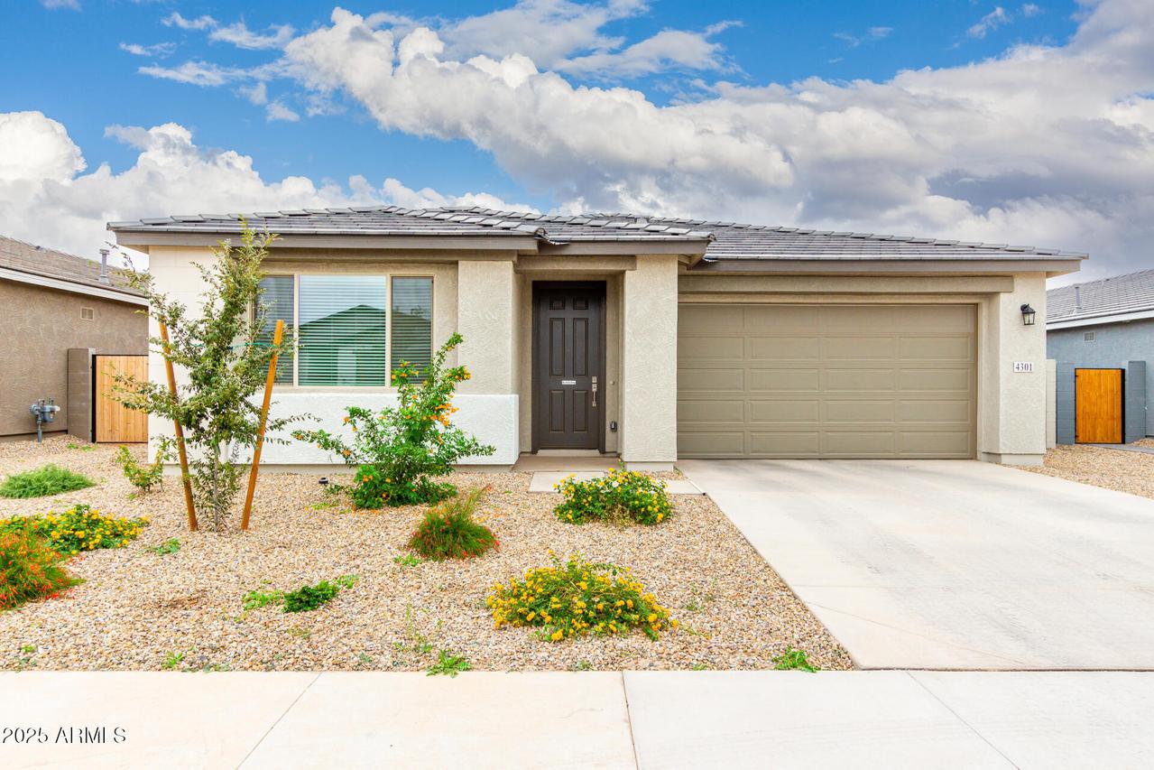 4301 E Bradford Ave., San Tan Valley, AZ 85143