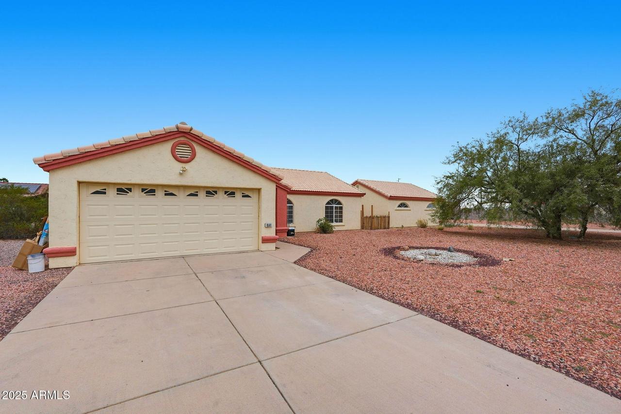 9561 W Hartigan Ln., Arizona City, AZ 85123