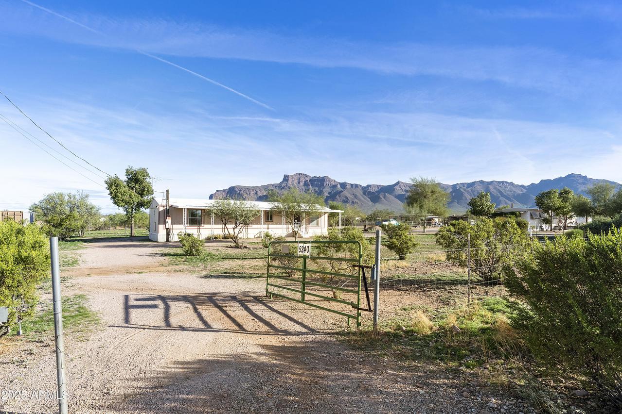 5240 E 32nd Ave., Apache Junction, AZ 85119