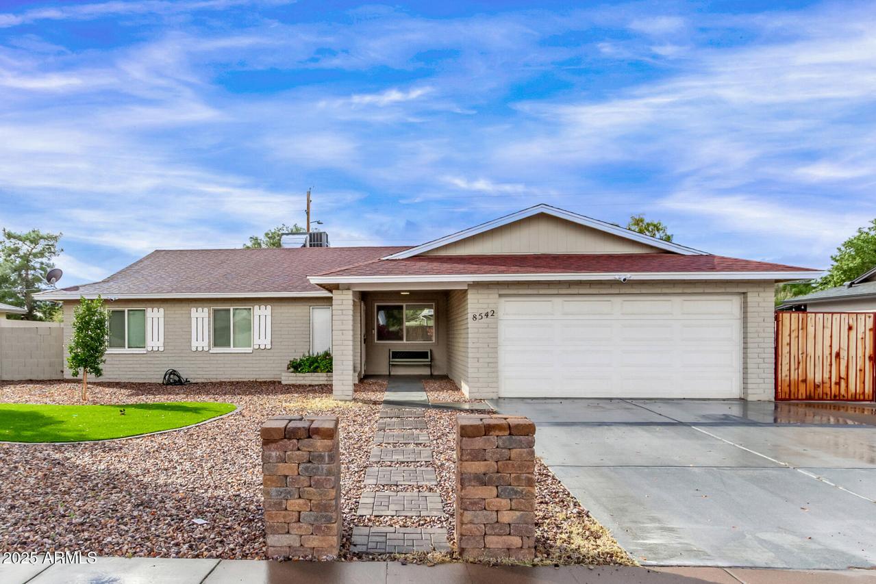 8542 N 42nd Dr., Phoenix, AZ 85051
