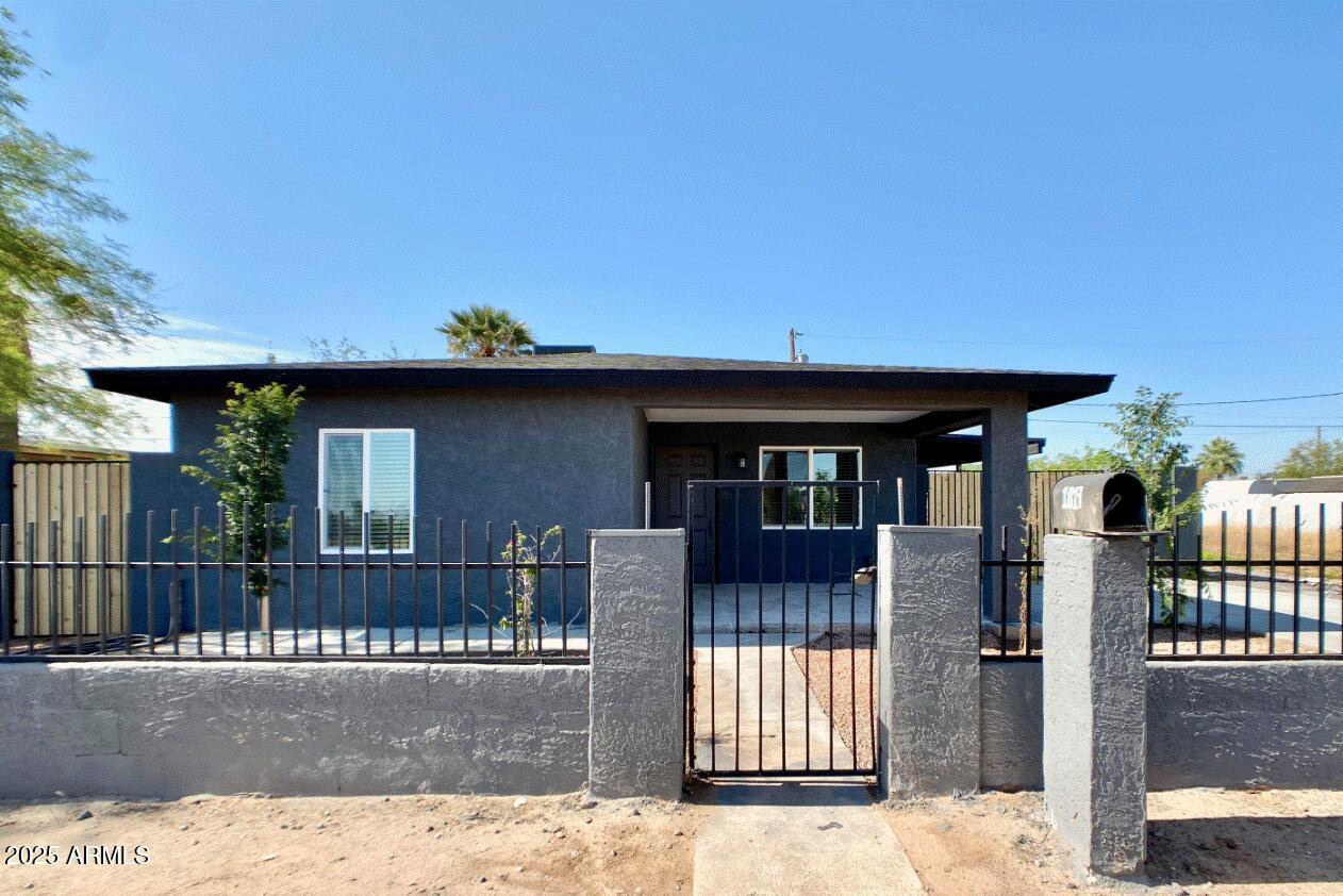 1819 E Encinas Ln., Phoenix, AZ 85040