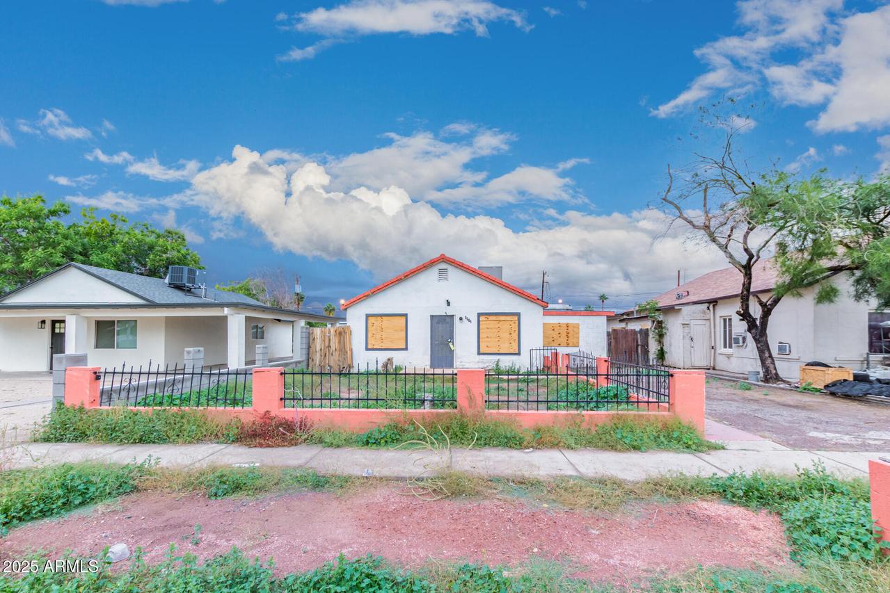 2912 E Monroe St., Phoenix, AZ 85034