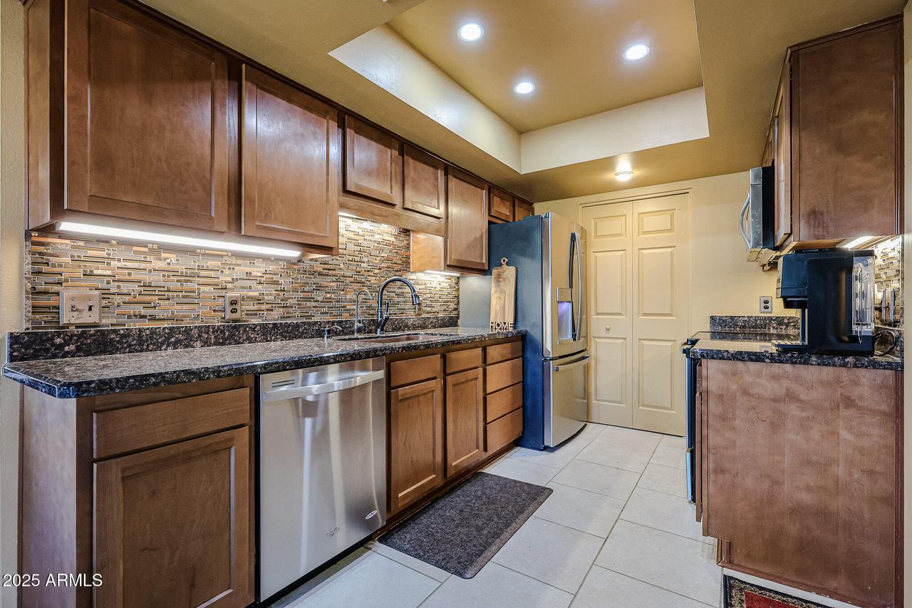 28 Leisure World, Mesa, AZ 85206