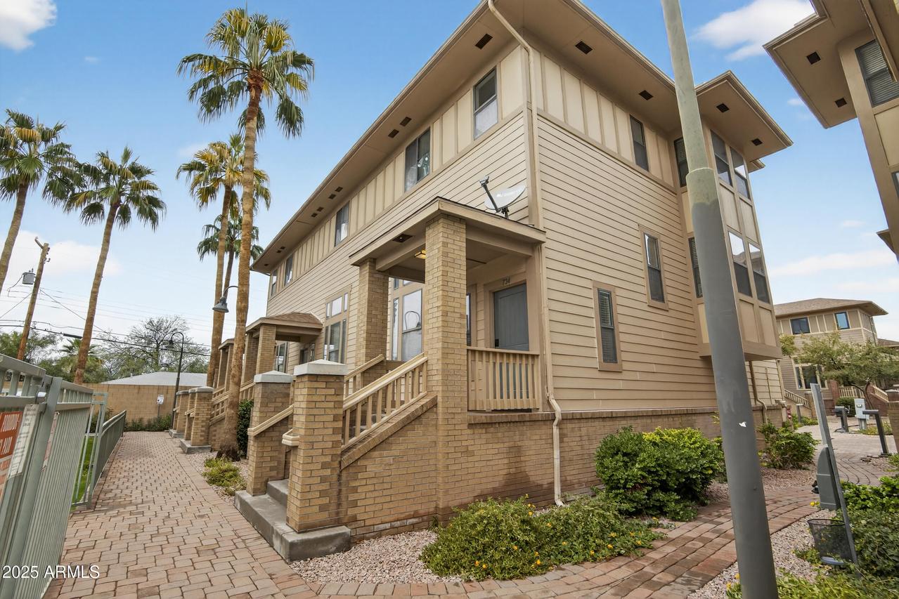 734 S Beck Ave., Tempe, AZ 85281