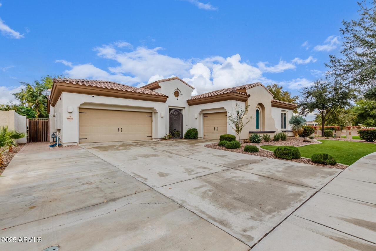 898 W Grove St., Litchfield Park, AZ 85340
