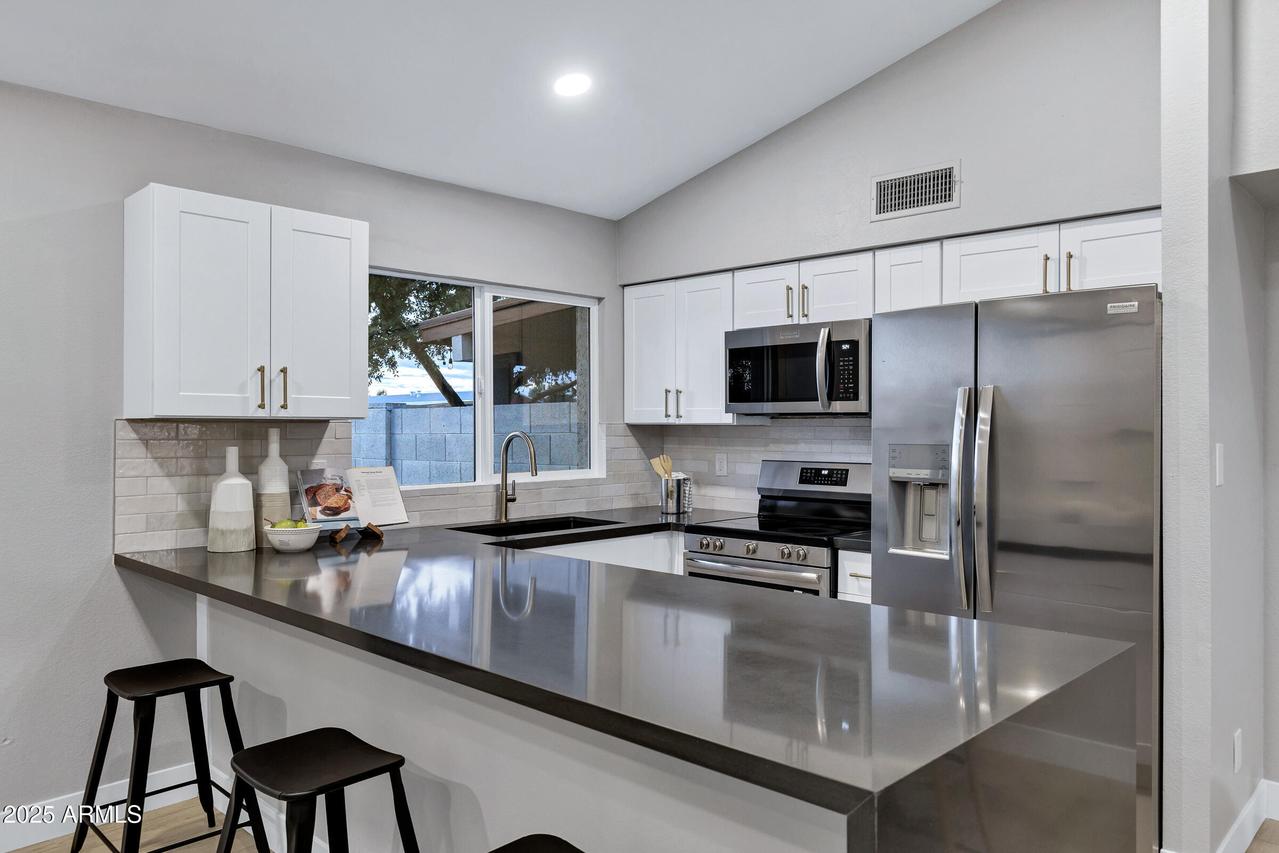 9118 N 68th Ln., Peoria, AZ 85345