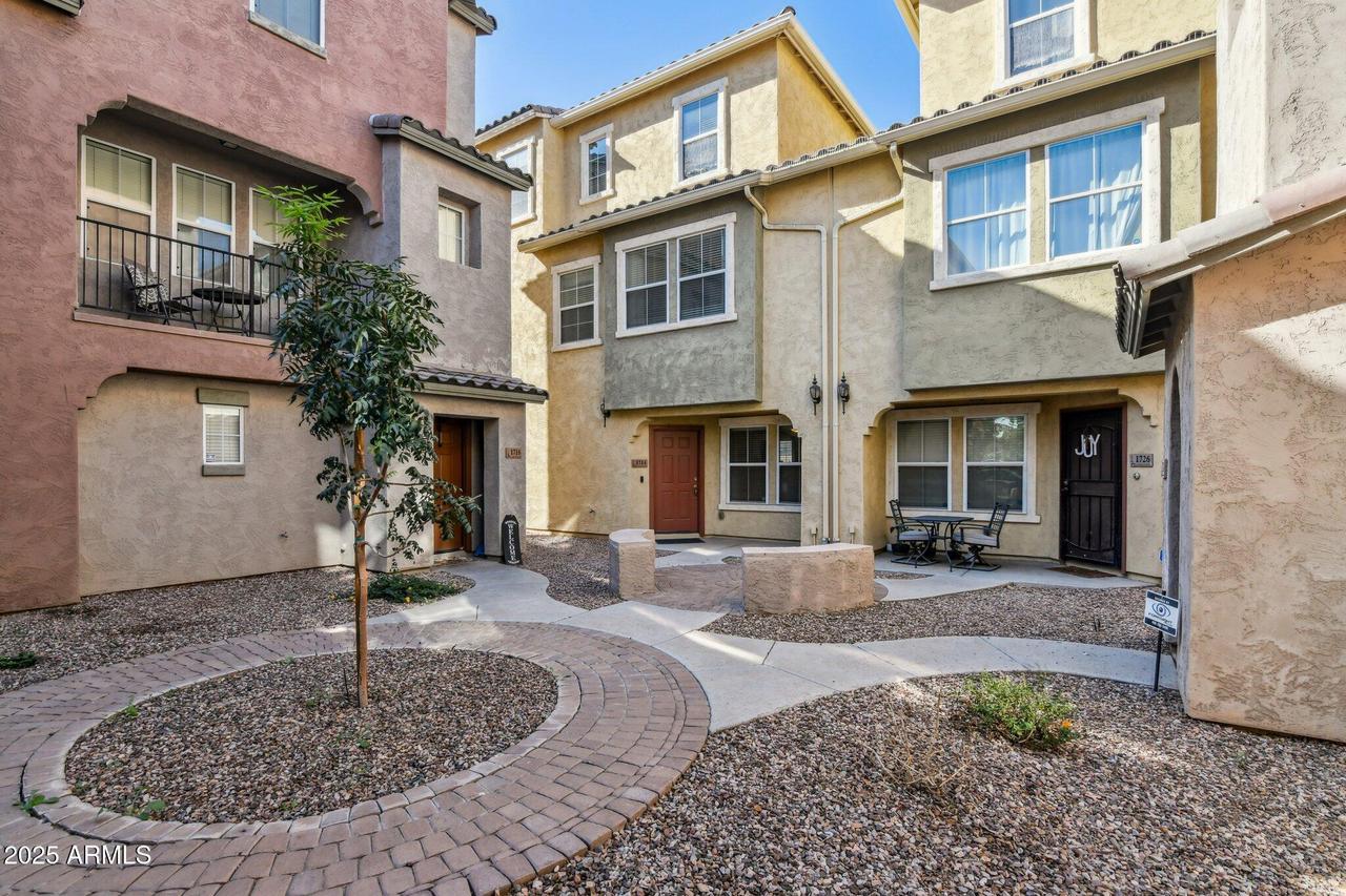 1714 N 77th Glen, Phoenix, AZ 85035