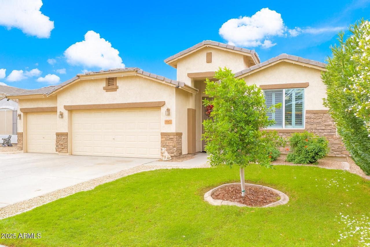 887 W Hereford Dr., San Tan Valley, AZ 85143