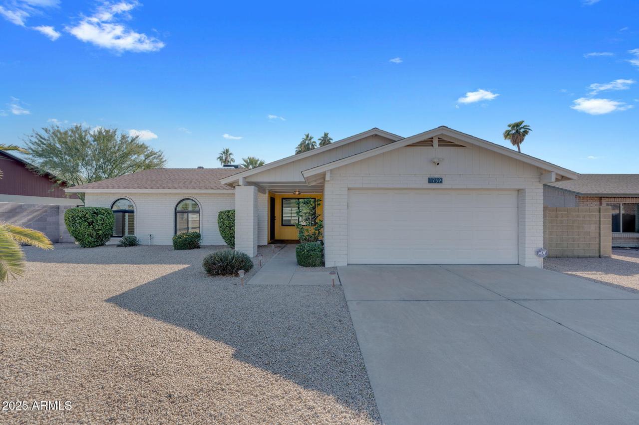 1739 W Banff Ln., Phoenix, AZ 85023