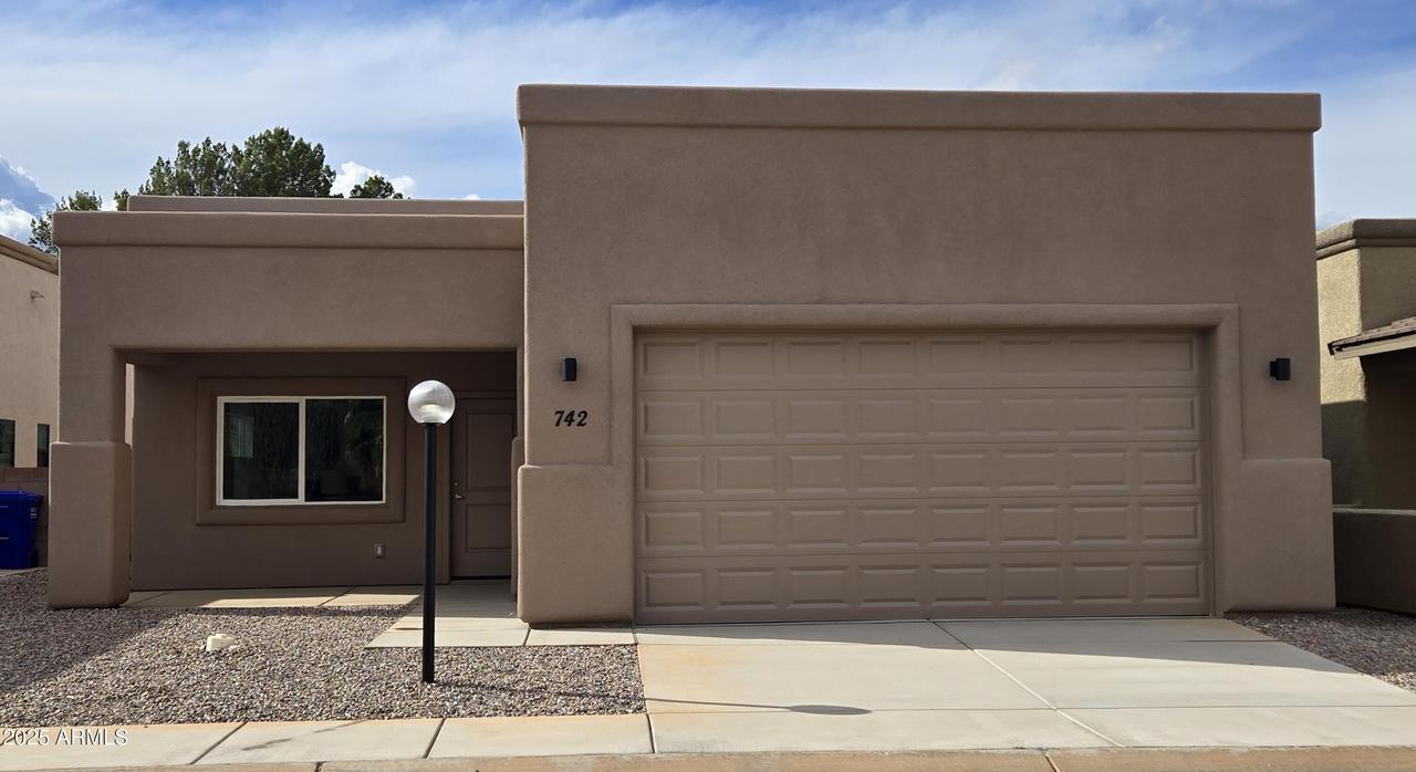 742 S Meadowood Ln., Sierra Vista, AZ 85635