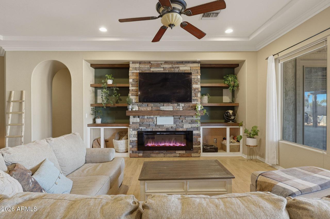 23024 W Sierra Ridge Way, Wittmann, AZ 85361