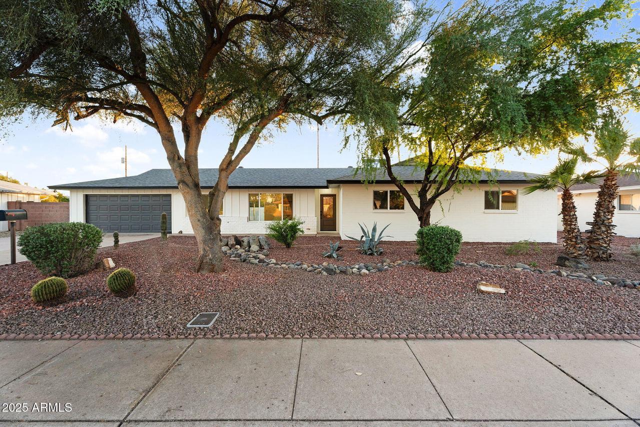 1523 W Flynn Ln., Phoenix, AZ 85015