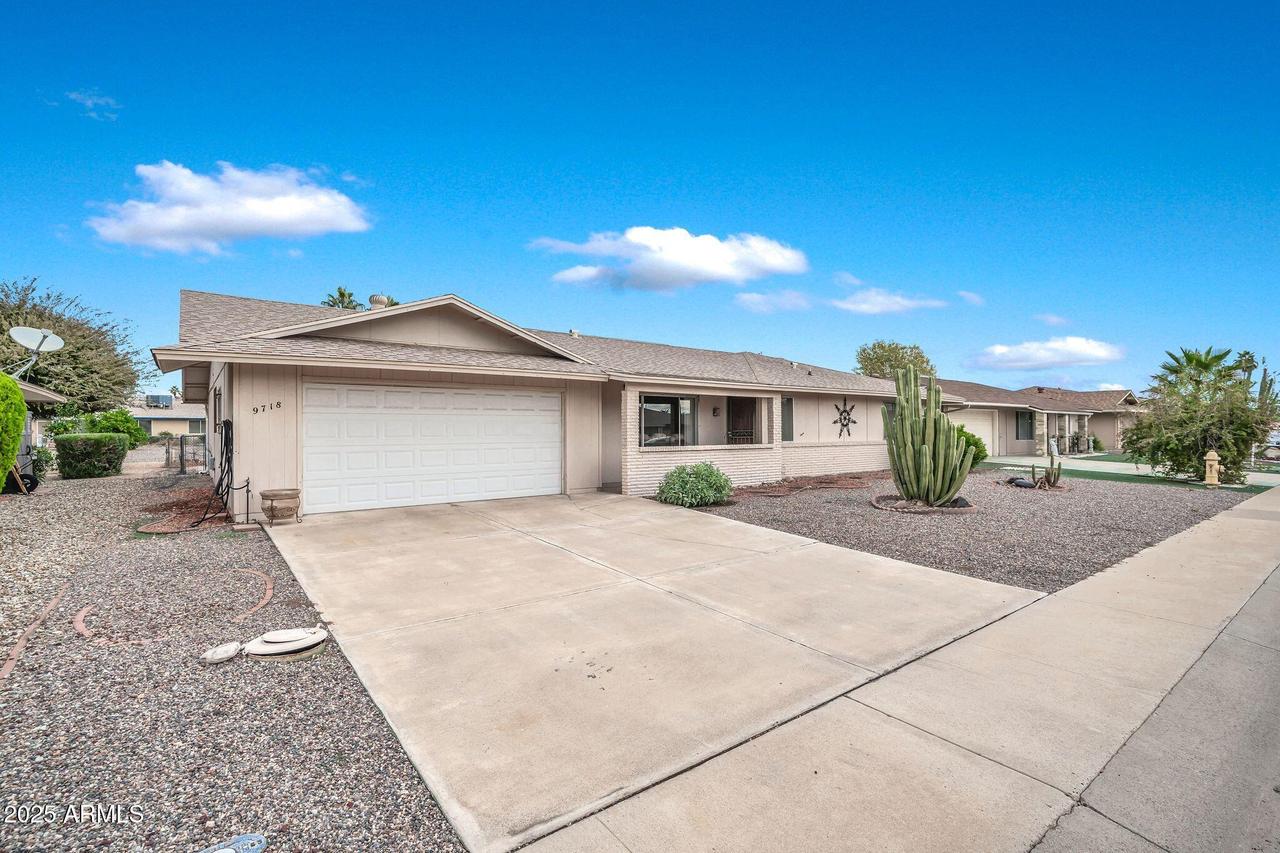 9718 W Terrace Ln., Sun City, AZ 85373