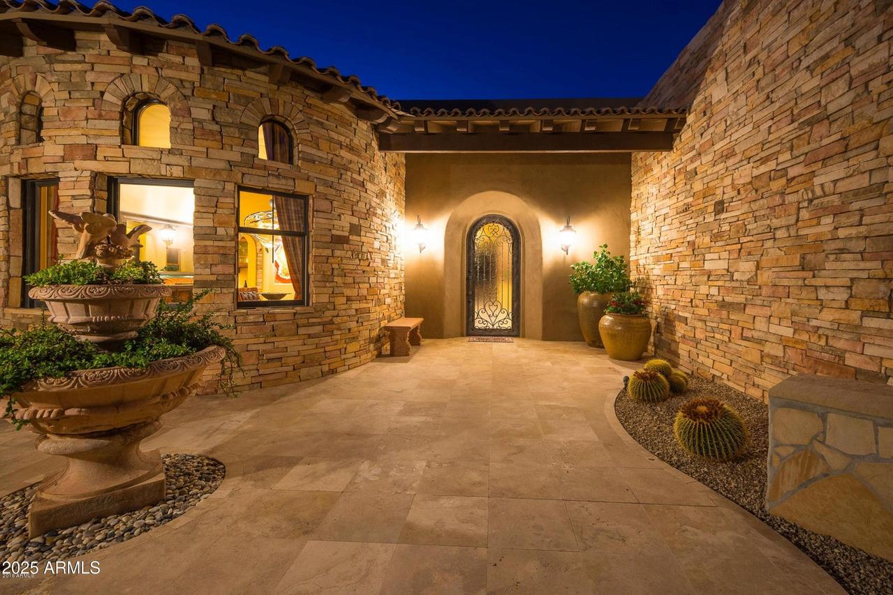 8300 E Dixileta Dr. #225, Scottsdale, AZ 85266