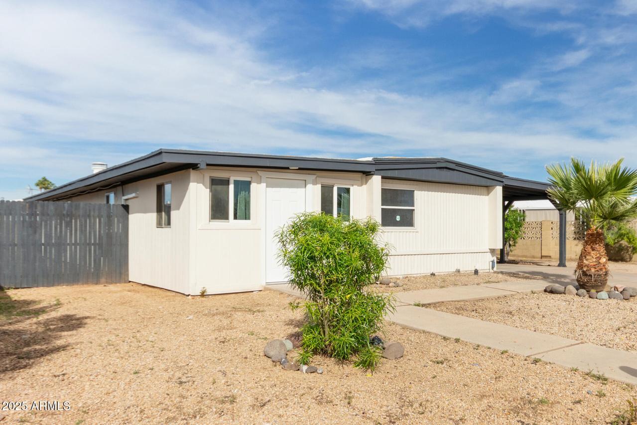 422 E Wagoner Rd., Phoenix, AZ 85022