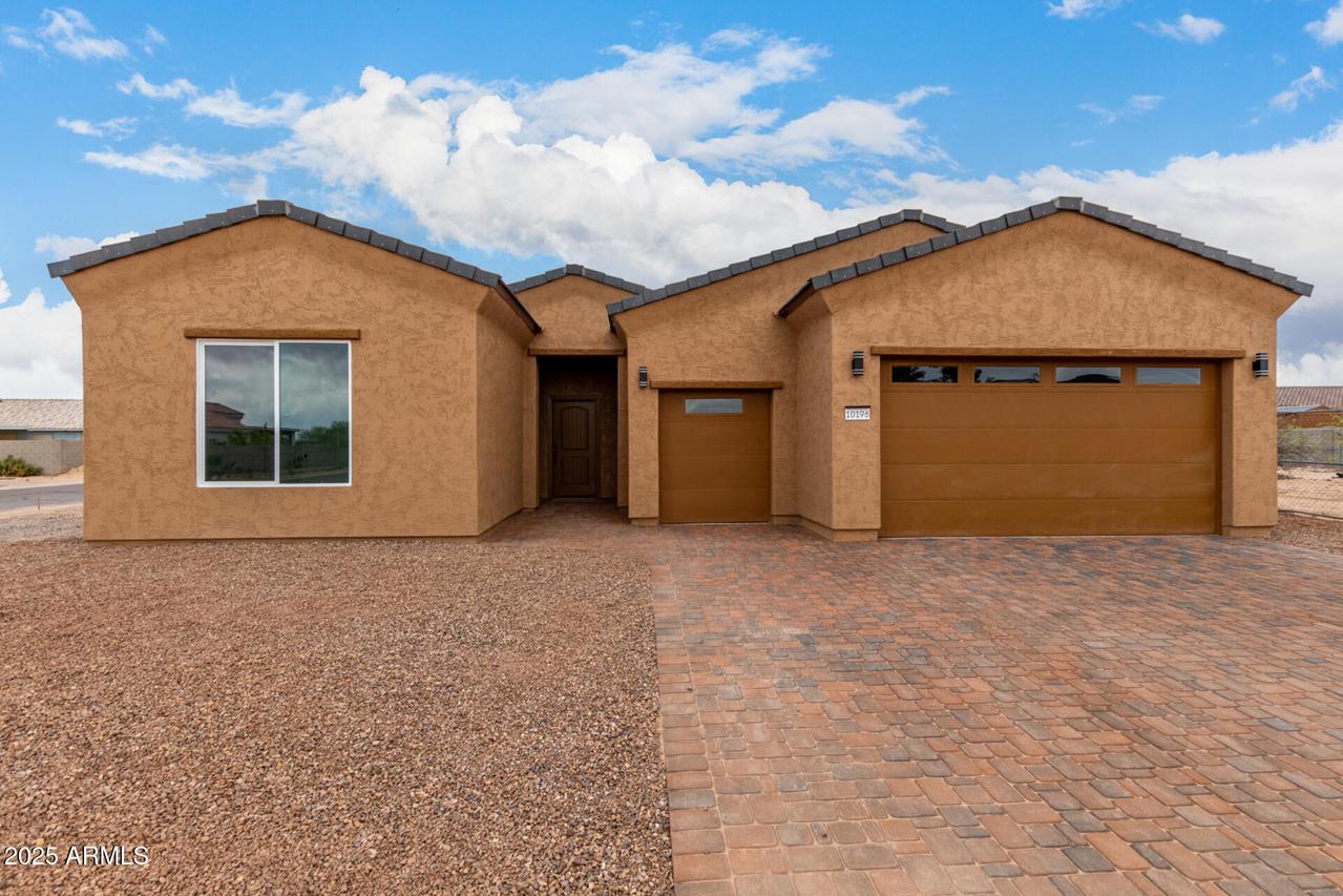 10198 W Mission Dr., Arizona City, AZ 85123