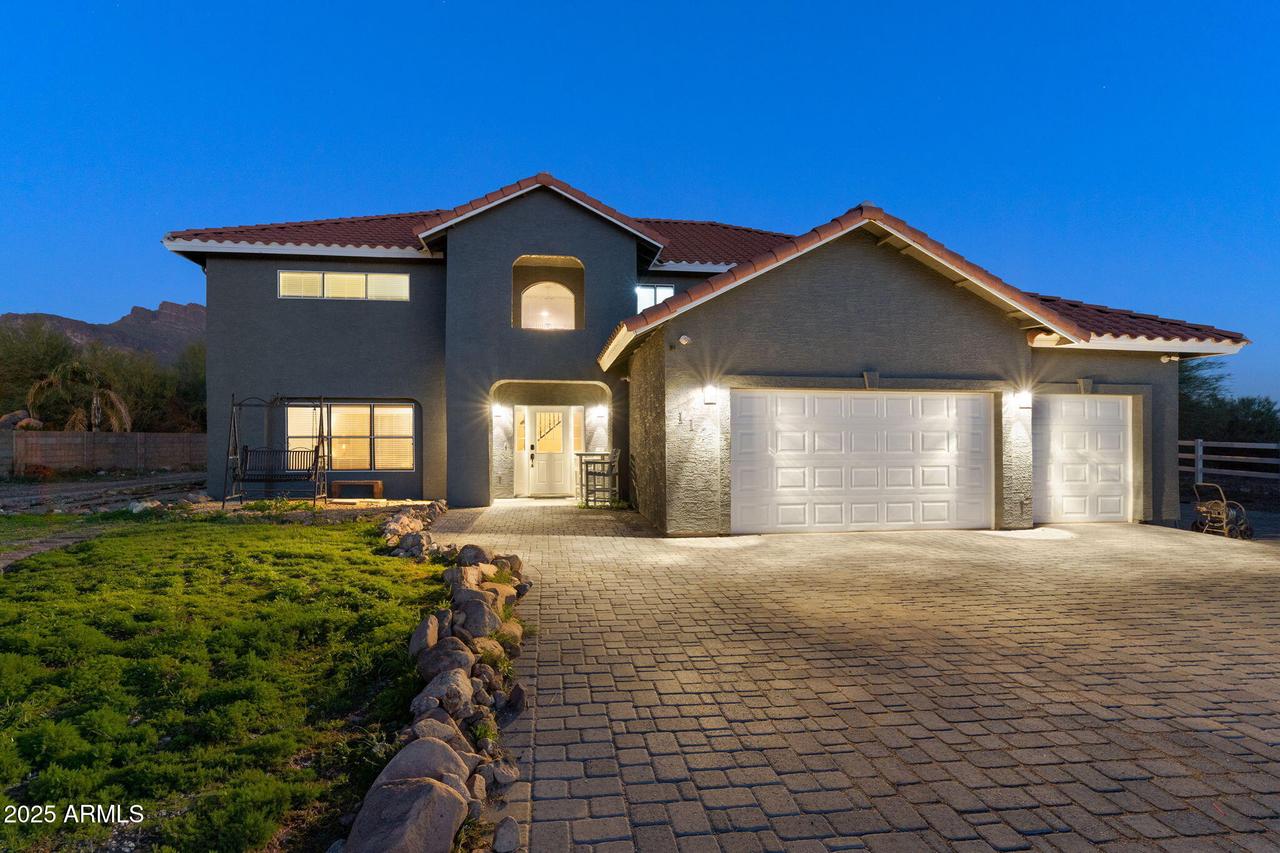 117 N Arroya Rd., Apache Junction, AZ 85119