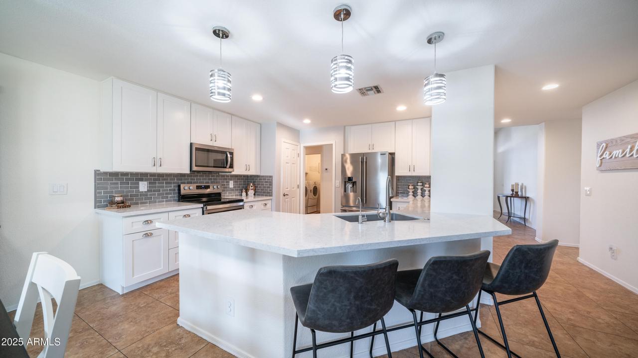 1077 E Loma Vista St., Gilbert, AZ 85295