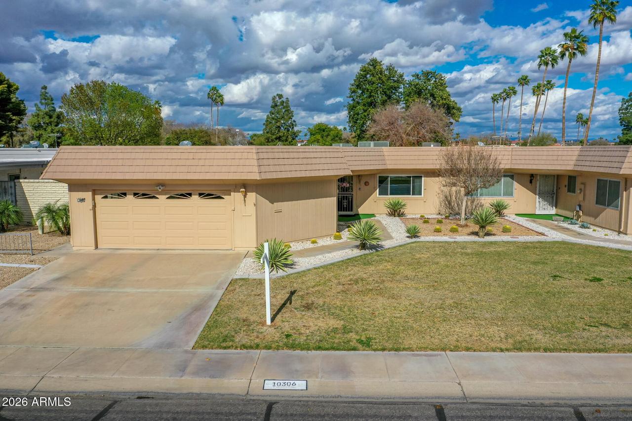 10306 W Hutton Dr., Sun City, AZ 85351