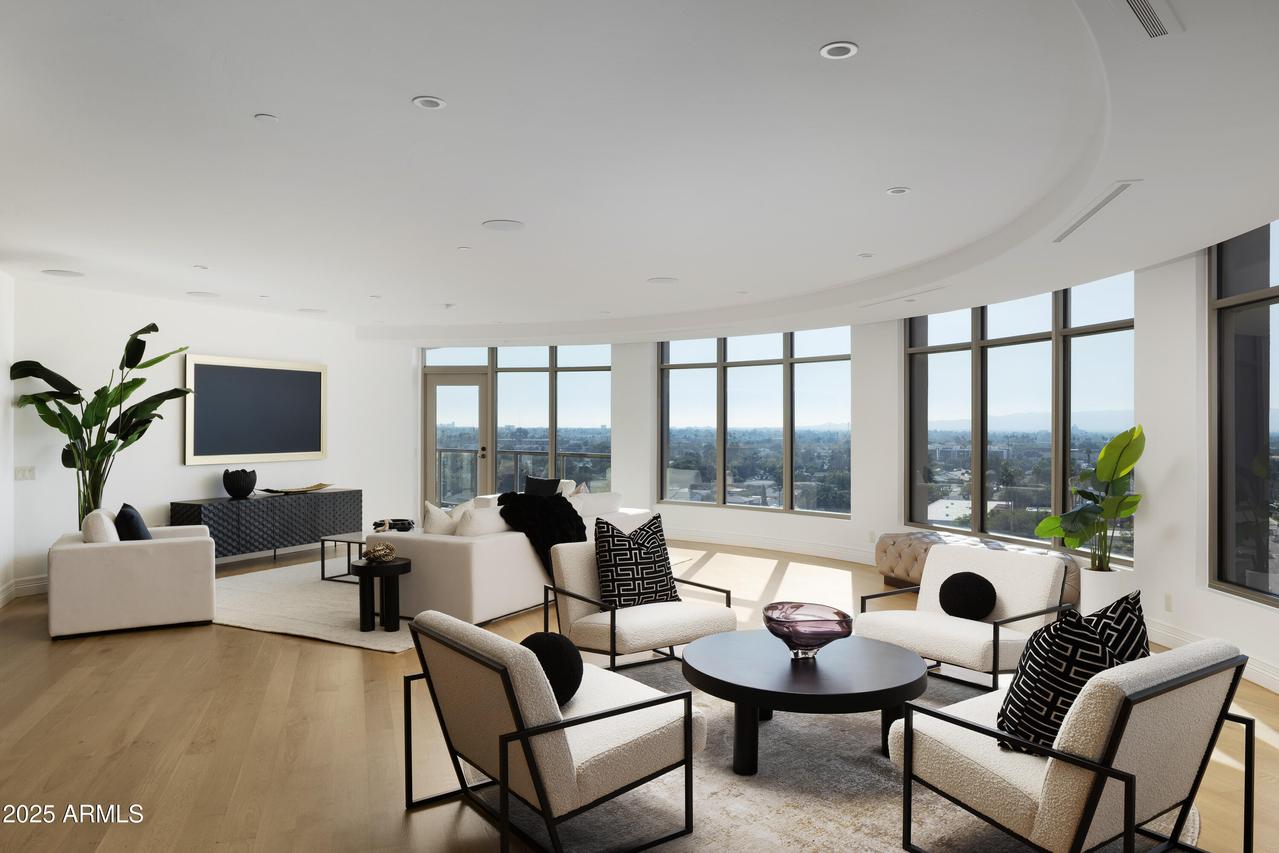 2402 E Esplanade Ln. #902, Phoenix, AZ 85016