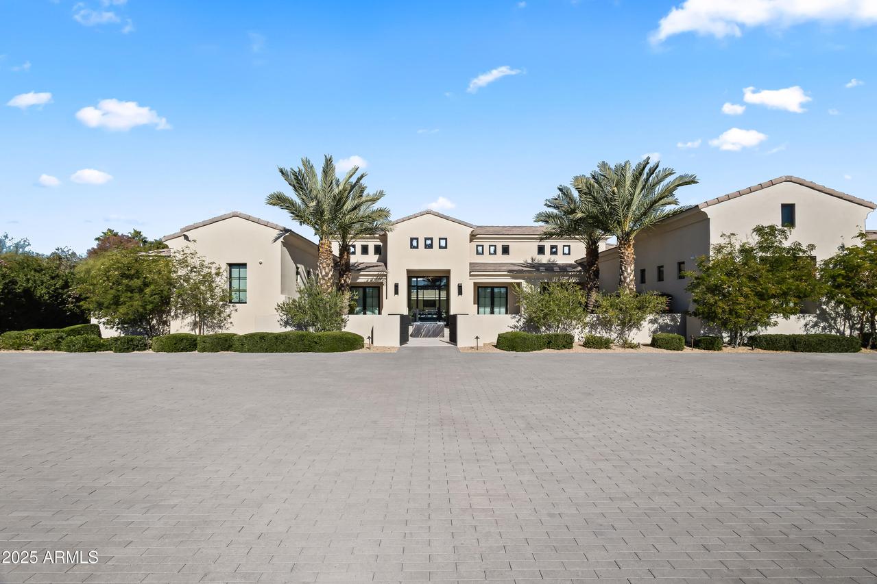 6830 E Hummingbird Ln., Paradise Valley, AZ 85253