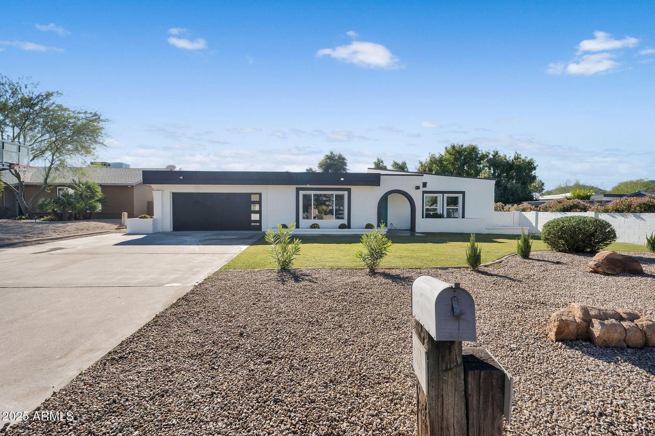 1111 E Village Circle Dr., Phoenix, AZ 85022