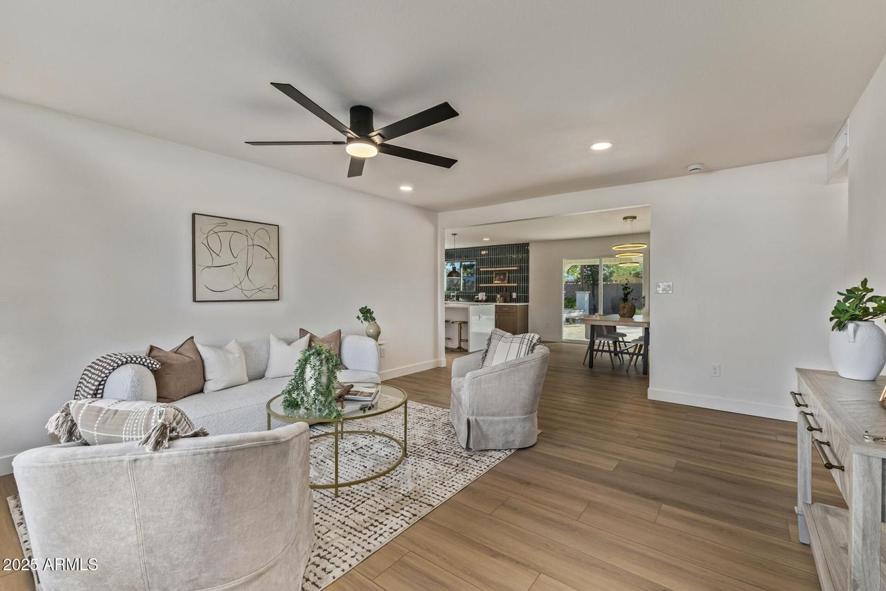 3401 E Shaw Butte Dr., Phoenix, AZ 85028