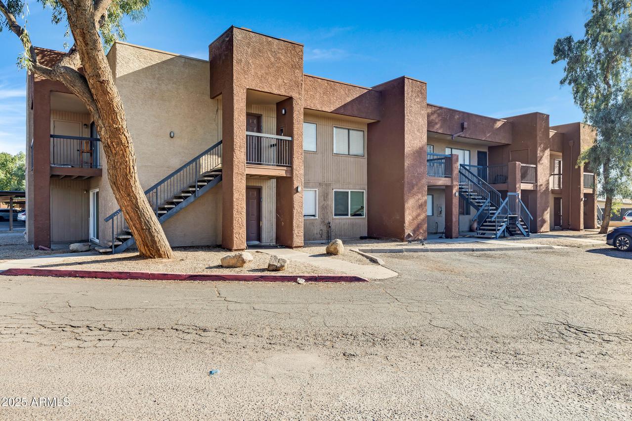 3810 N Maryvale Pkwy. #2067, Phoenix, AZ 85031