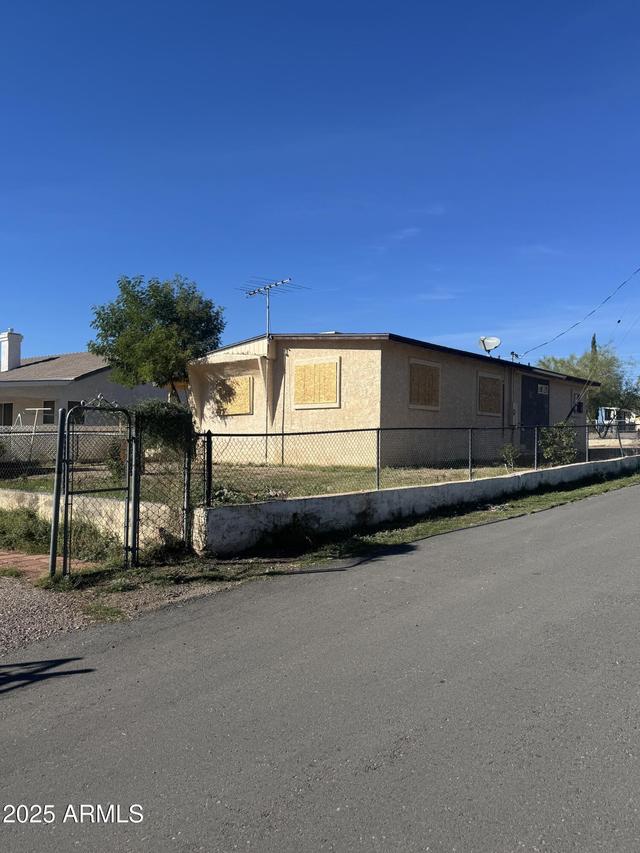 48 N Stansberry Ave., Superior, AZ 85173
