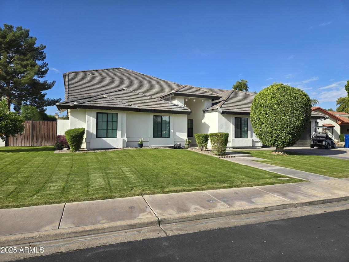 824 N York Cir., Mesa, AZ 85213